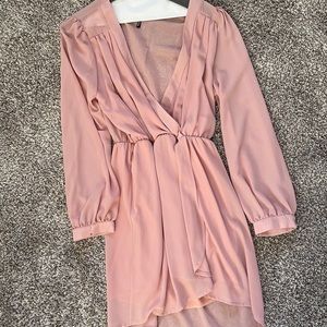 Lulu’s sz M blush pink flowy mini dress, lined, low cut.